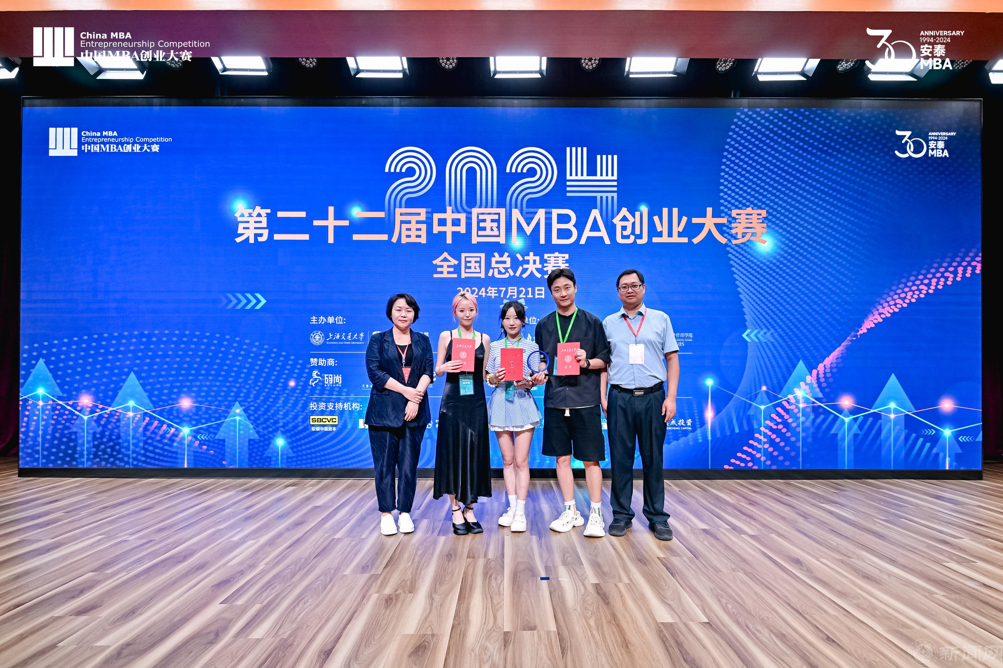 世界杯官网参赛师生团队合影.jpg 世界杯官网参赛师生团队合影.jpg