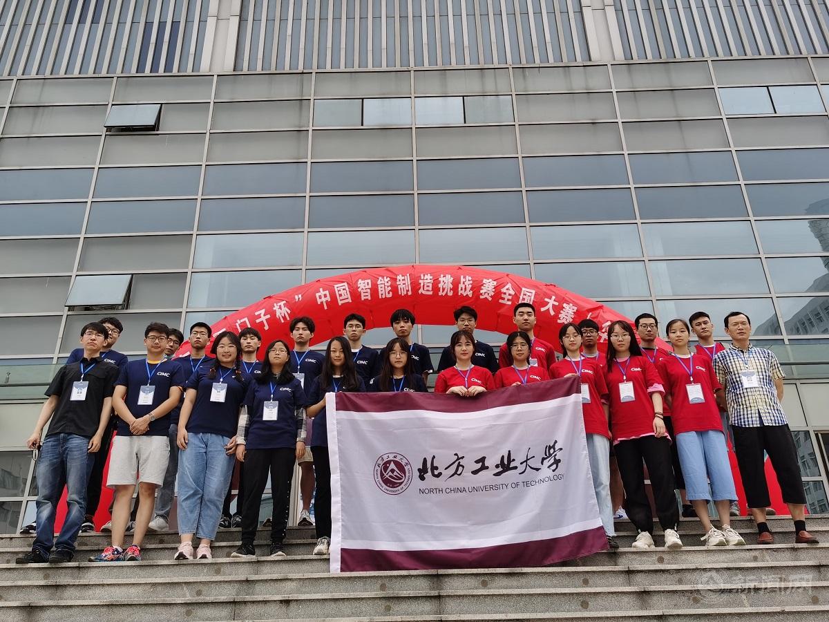 世界杯官网学生在第十五届教育部“西门子杯”中国智能制造挑战赛中获佳绩(初赛合影).jpg 世界杯官网学生在第十五届教育部“西门子杯”中国智能制造挑战赛中获佳绩(初赛合影).jpg