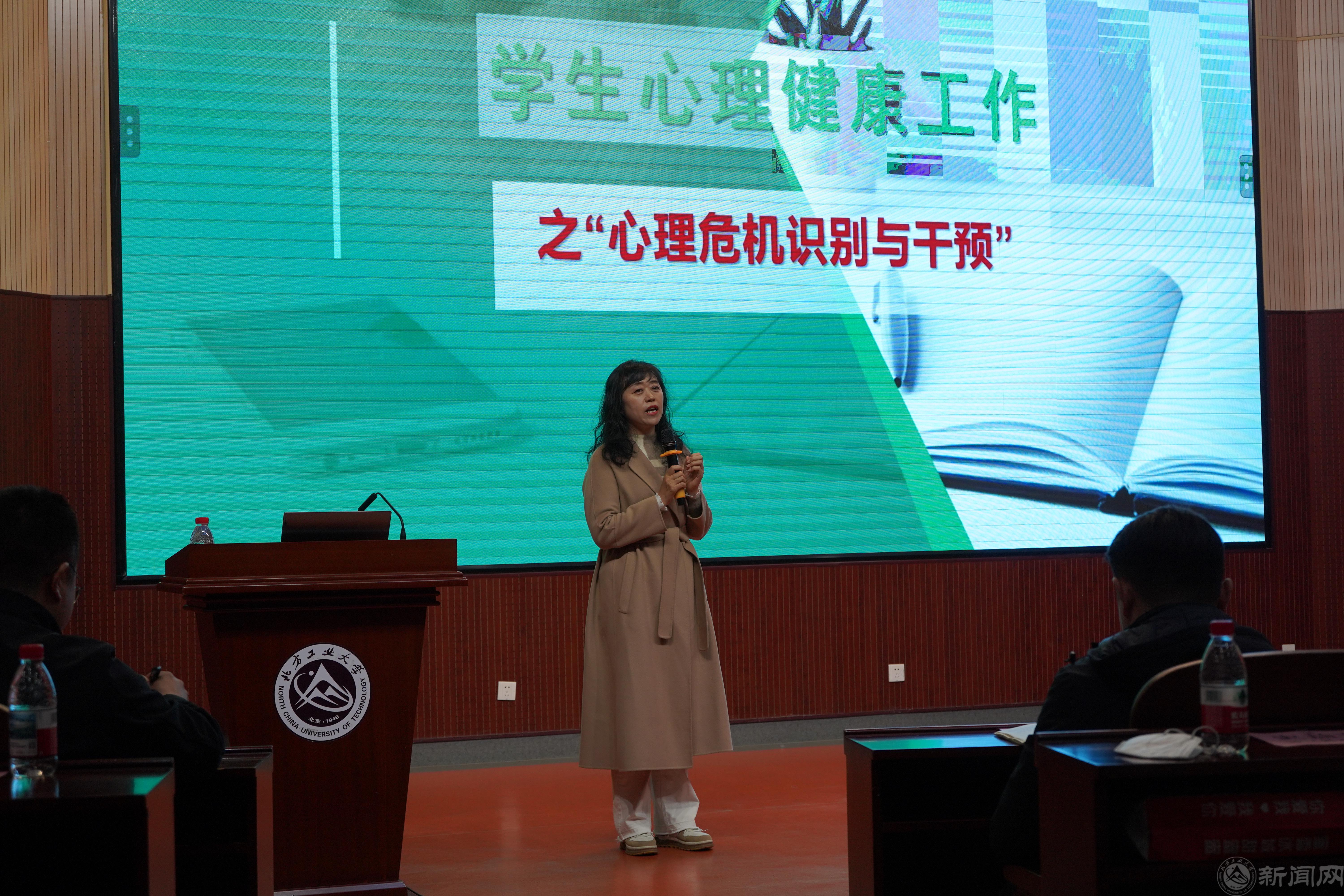 姚老师授课.JPG