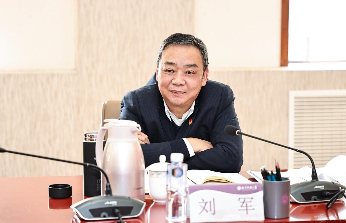 2024.1.11+青年骨干教师代表座谈会+刘军书记.JPG