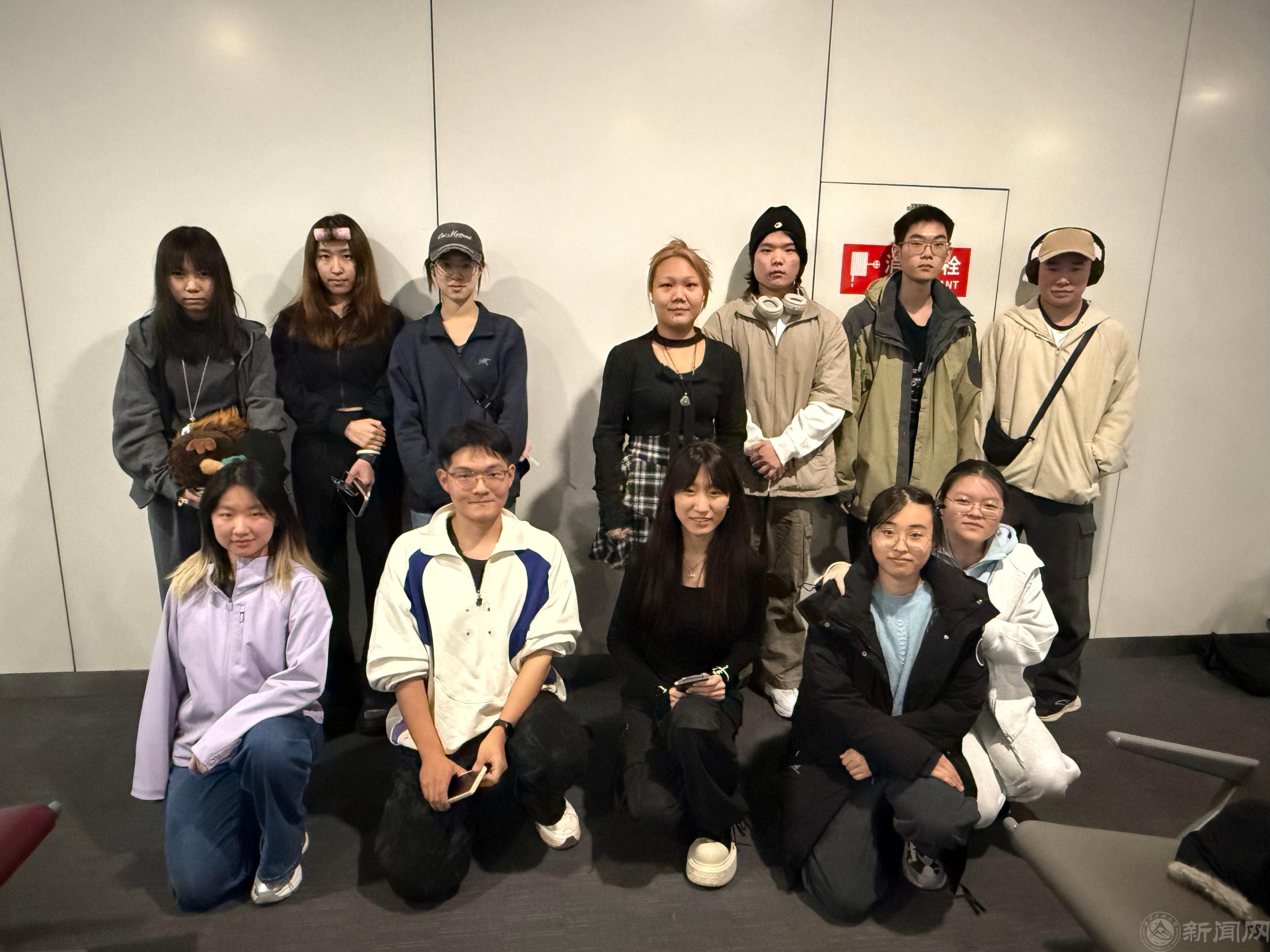 附照片：参加本学期海外学习的学生合影(1).jpg
