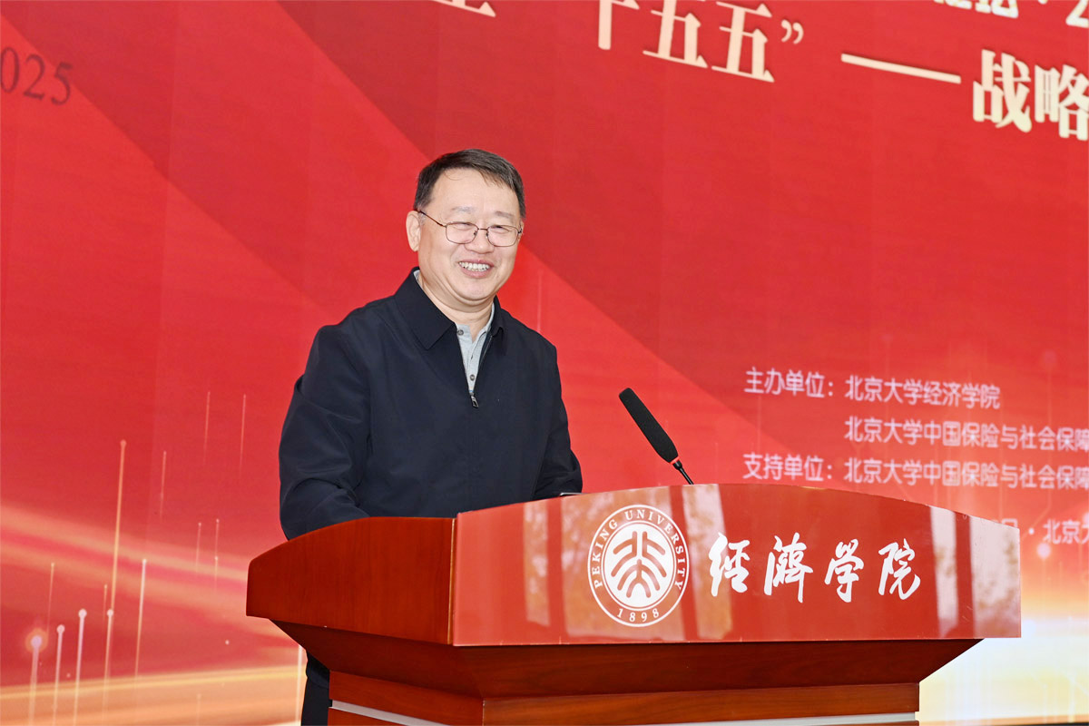 编辑后：图3 梁涛发表大会演讲.jpg