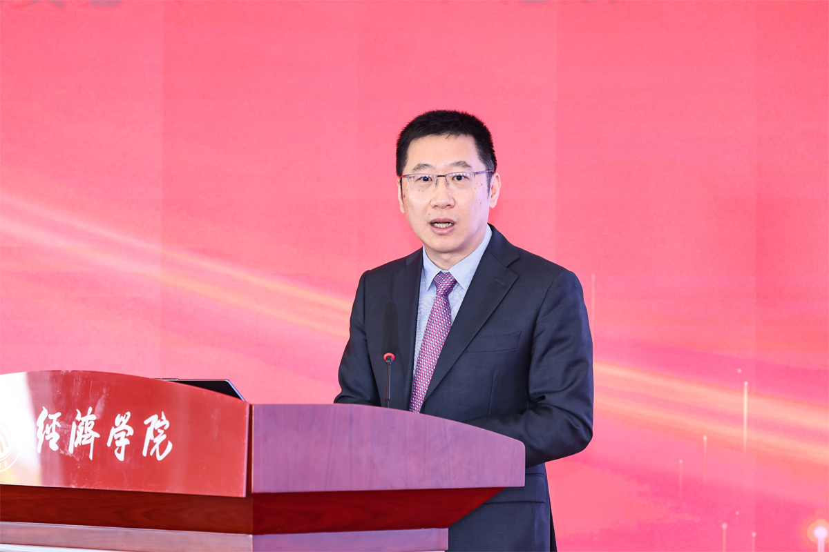 编辑后：图8 郑伟发表大会演讲.jpg