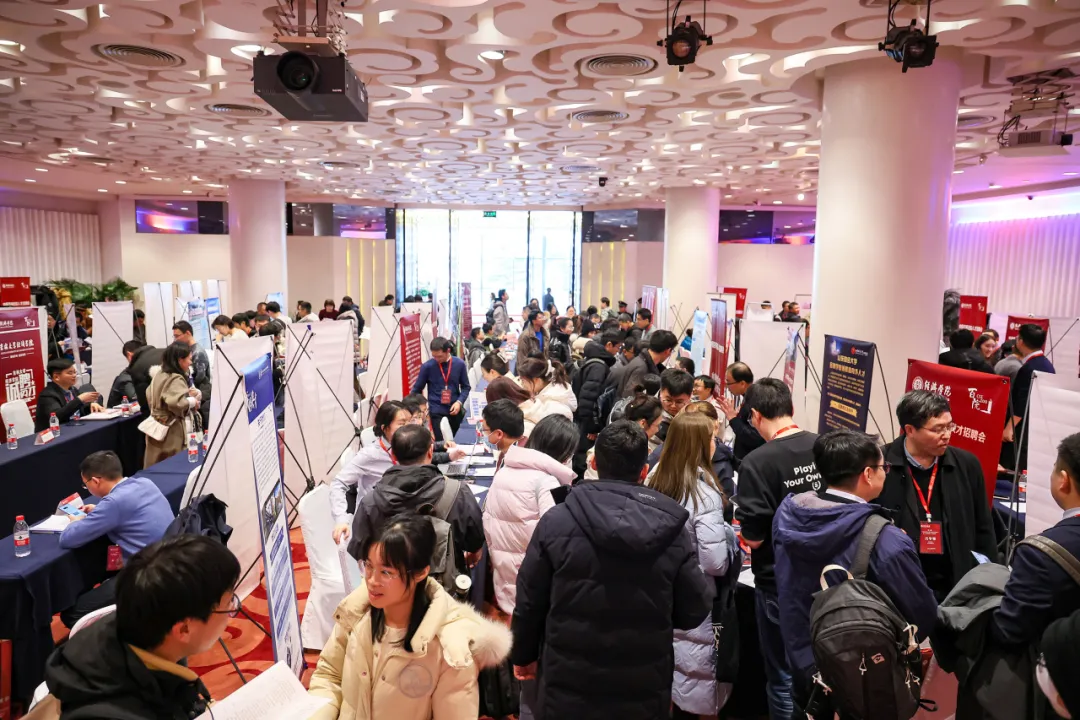 招聘会02.jpg