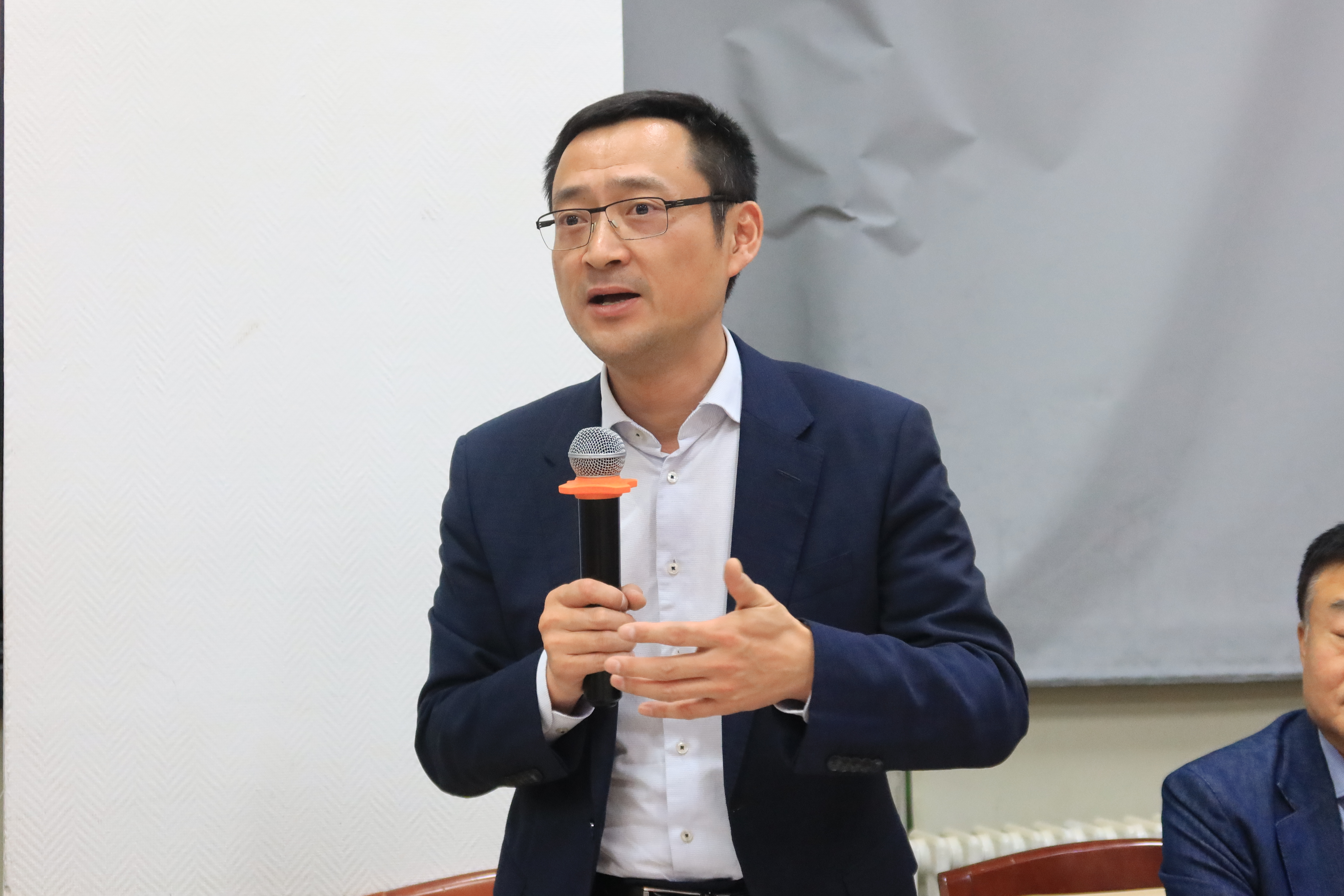 8-陈仪老师作总结发言.JPG